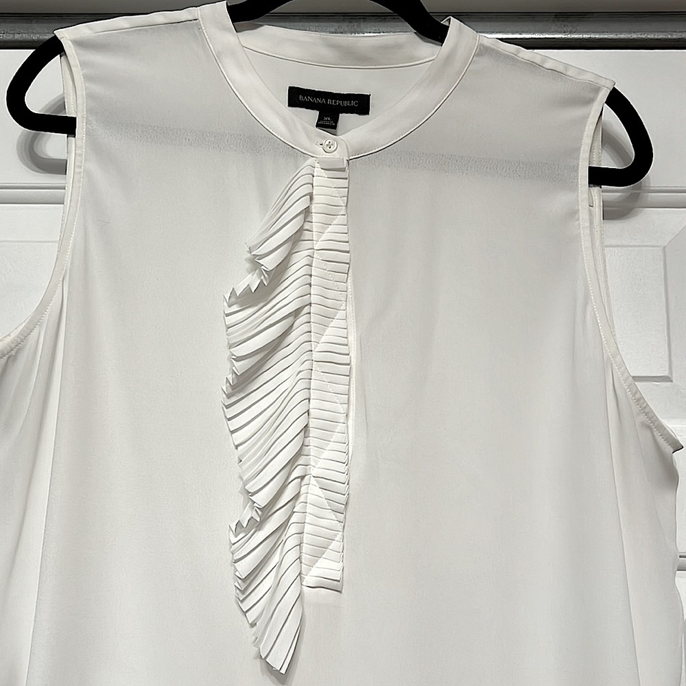 Banana Republic White Ruffle Front Blouse NWOT - Picture 4 of 5